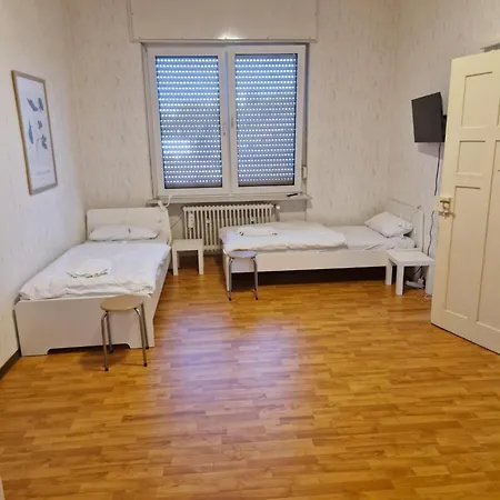 1 Og Links Penzini Monteurzimmer C Durlach Fuer 6 Personen カールスルーエ